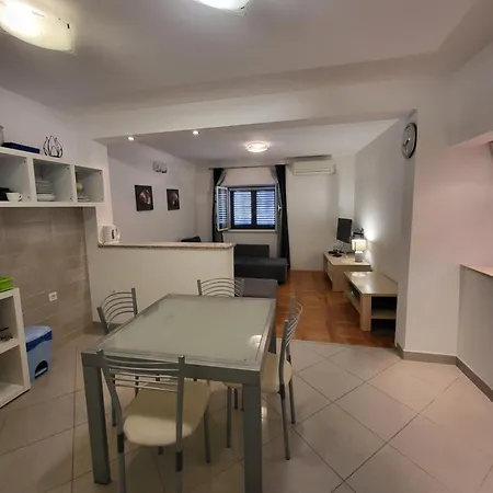Guest Accomodation Zura Apartment *