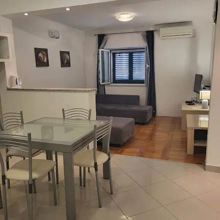 Guest Zura Apartment Skradin