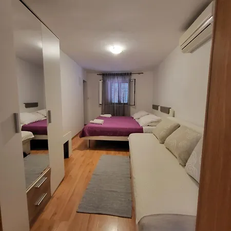 Апартаменты Guest Zura Скрадин