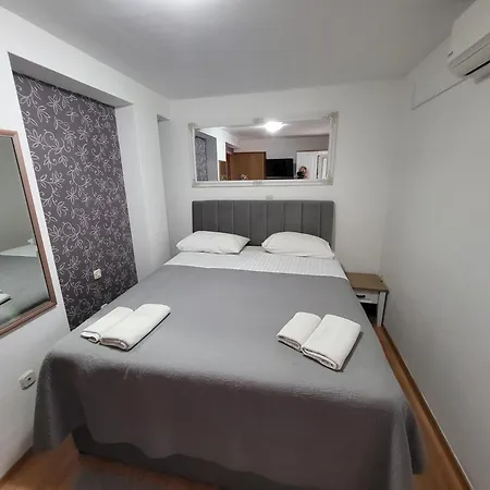 Guest Accomodation Zura Apartment Skradin