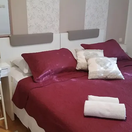 Apartment Guest Accomodation Zura
