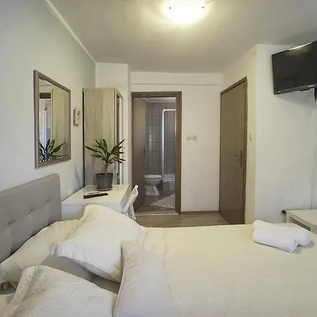 Apartment Guest Accomodation Zura *