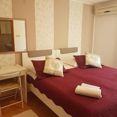 Guest Accomodation Zura Apartment