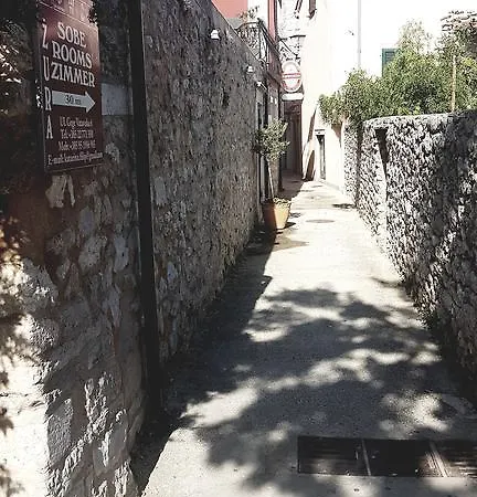 Guest Zura * Skradin