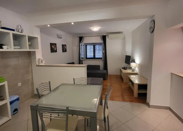 Guest Zura Appartement *