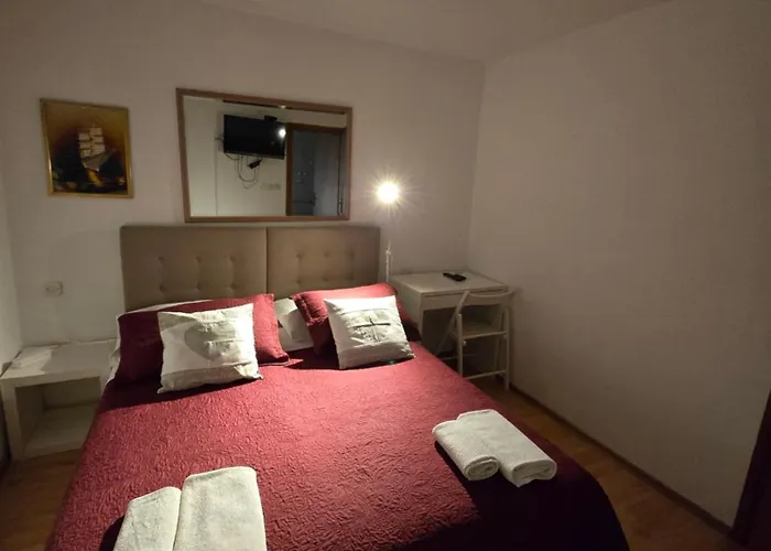 Guest Zura * Skradin