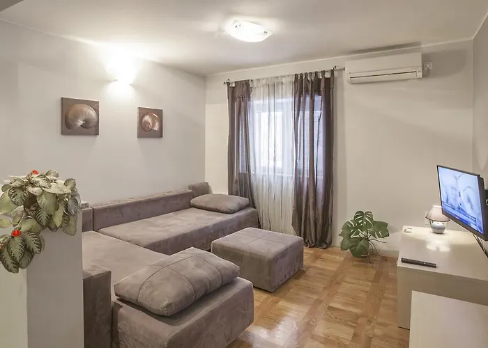 Guest Zura * Skradin