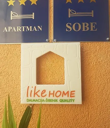 Guest Zura * Skradin